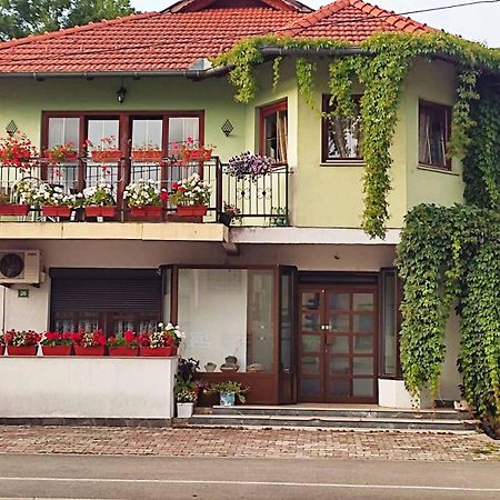 Appartamento Apartman Hujic Bihać Esterno foto